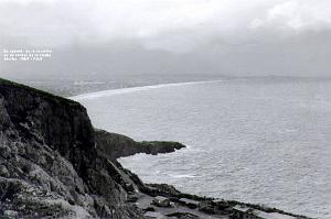 MERS EL KEBIR B UN APLOMB SUR LA CORNICHE ET LE ROCHER DE LA VIEILLE VERS AIN EL TURK 1964